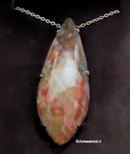 Hanging, Lewisian nice stone, ca. 4 cm